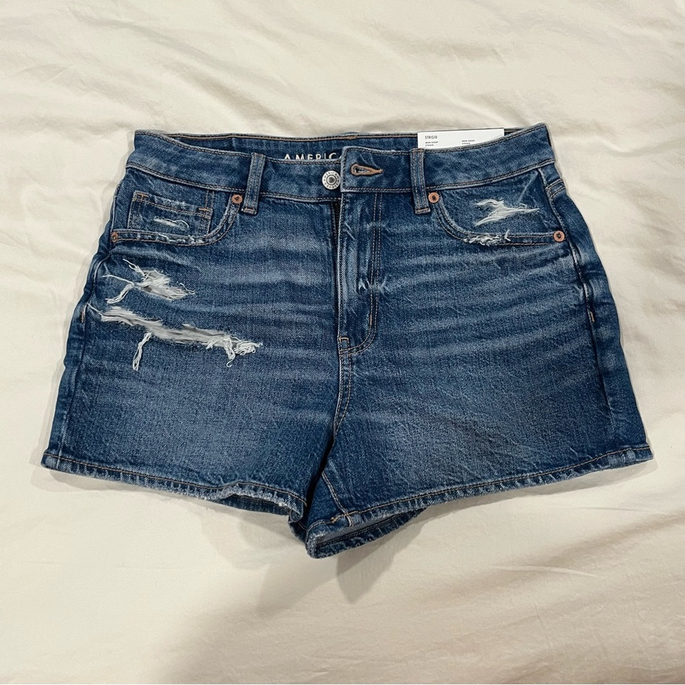 Women's Distressed Strigid Mom Shorts